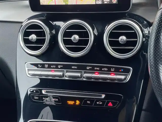 メルセデス・ベンツ ＧＬＣ２２０ d 4マチック クーペ スポーツ 山梨県 2020(令2)年 6.1万km ポーラホワイト レーダーセーフティＰＫＧ/ACC/純正ＨＤＤナビ/フルセグ/ＢＴ/ＣＤ/ＤＶＤ/３６０°カメラ/半革/パワーシート/シートヒーター/電動テールゲート/キーレスゴー/ＬＥＤヘッドライト/ETC/純正１９インチＡＷ