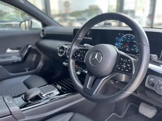 メルセデス・ベンツ Ａ１８０ スタイル 千葉県 2019(平31)年 4万km ポーラホワイト レーダーセーフティパッケージ/純正HDDナビ/バックカメラ/地デジ/Bluetooth/ワイヤレス充電/ハーフレザーシート/ドライブレコーダー/USB