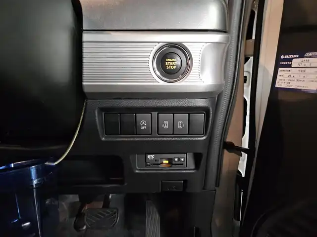 スズキ スペーシア ギア HYBRID XZターボ 宮崎県 2020(令2)年 1.2万km ピュアホワイトP カロッツェリア8型ナビ/フルセグTV/両側パワースライドドア/全方位モニター用カメラパッケージ/ビルトインETC/アダプティブクルーズコントロール/リアパーキングセンサー/セーフティサポート/・デュアルカメラブレーキサポート/・後退時ブレーキサポート/・前後誤発進抑制機能/・車線逸脱警報機能/・ふらつき警報機能/・ハイビームアシスト/・先行車発進お知らせ機能/IC付ターボ/LEDヘッドランプ/革巻きステアリング/パドルシフト/前席シートヒーター/純正14インチアルミホイール/キーレスプッシュスタートシステム/禁煙車