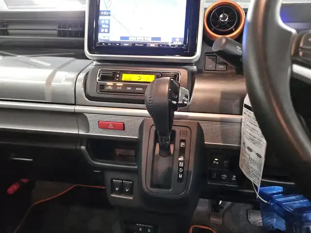 スズキ スペーシア ギア HYBRID XZターボ 宮崎県 2020(令2)年 1.2万km ピュアホワイトP カロッツェリア8型ナビ/フルセグTV/両側パワースライドドア/全方位モニター用カメラパッケージ/ビルトインETC/アダプティブクルーズコントロール/リアパーキングセンサー/セーフティサポート/・デュアルカメラブレーキサポート/・後退時ブレーキサポート/・前後誤発進抑制機能/・車線逸脱警報機能/・ふらつき警報機能/・ハイビームアシスト/・先行車発進お知らせ機能/IC付ターボ/LEDヘッドランプ/革巻きステアリング/パドルシフト/前席シートヒーター/純正14インチアルミホイール/キーレスプッシュスタートシステム/禁煙車