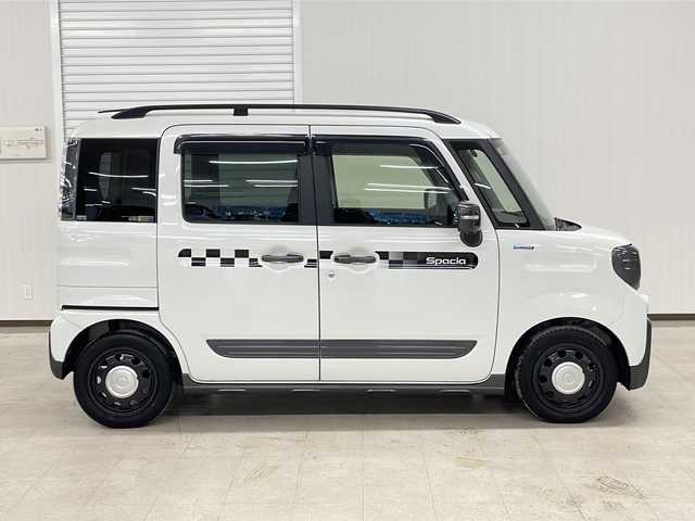 スズキ スペーシア ギア HYBRID XZターボ 熊本県 2020(令2)年 1.2万km ピュアホワイトP カロッツェリア8型ナビ/フルセグTV/両側パワースライドドア/全方位モニター用カメラパッケージ/ビルトインETC/アダプティブクルーズコントロール/リアパーキングセンサー/セーフティサポート/・デュアルカメラブレーキサポート/・後退時ブレーキサポート/・前後誤発進抑制機能/・車線逸脱警報機能/・ふらつき警報機能/・ハイビームアシスト/・先行車発進お知らせ機能/IC付ターボ/LEDヘッドランプ/革巻きステアリング/パドルシフト/前席シートヒーター/純正14インチアルミホイール/キーレスプッシュスタートシステム/禁煙車