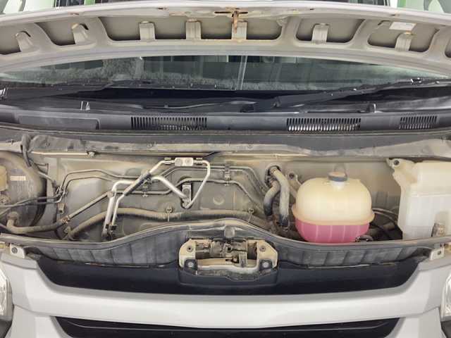 トヨタ ハイエース DX 沖縄県 2014(平26)年 3.5万km シルバーマイカM 禁煙車/１０名乗り/純正オーディオ/ＡＭ　ＦＭ/シートバックドリンクホルダー/リアアンダーミラー/片側スライドドア/純正ドアバイザー/前列フロアマット/ＡＢＳ/横滑り防止装置/キーレス/スペアキー