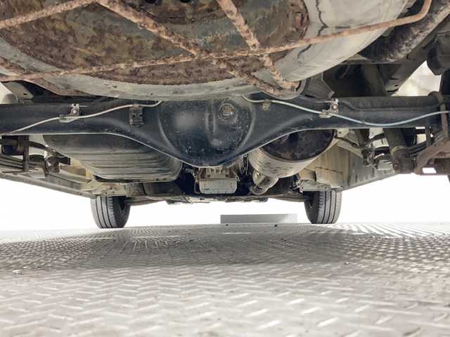 トヨタ ハイエース DX 沖縄県 2014(平26)年 3.5万km シルバーマイカM 禁煙車/１０名乗り/純正オーディオ/ＡＭ　ＦＭ/シートバックドリンクホルダー/リアアンダーミラー/片側スライドドア/純正ドアバイザー/前列フロアマット/ＡＢＳ/横滑り防止装置/キーレス/スペアキー