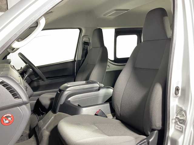 トヨタ ハイエース DX 沖縄県 2014(平26)年 3.5万km シルバーマイカM 禁煙車/１０名乗り/純正オーディオ/ＡＭ　ＦＭ/シートバックドリンクホルダー/リアアンダーミラー/片側スライドドア/純正ドアバイザー/前列フロアマット/ＡＢＳ/横滑り防止装置/キーレス/スペアキー