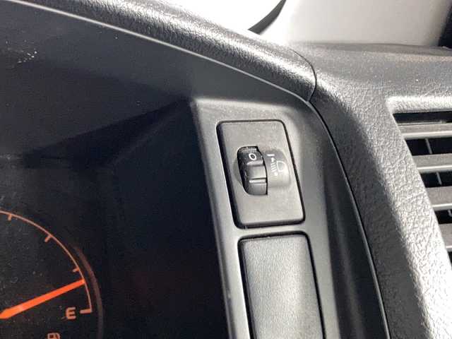 トヨタ ハイエース DX 沖縄県 2014(平26)年 3.5万km シルバーマイカM 禁煙車/１０名乗り/純正オーディオ/ＡＭ　ＦＭ/シートバックドリンクホルダー/リアアンダーミラー/片側スライドドア/純正ドアバイザー/前列フロアマット/ＡＢＳ/横滑り防止装置/キーレス/スペアキー