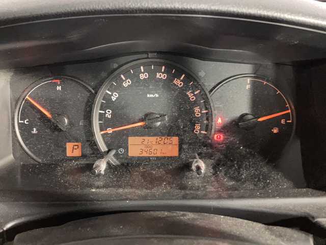 トヨタ ハイエース DX 沖縄県 2014(平26)年 3.5万km シルバーマイカM 禁煙車/１０名乗り/純正オーディオ/ＡＭ　ＦＭ/シートバックドリンクホルダー/リアアンダーミラー/片側スライドドア/純正ドアバイザー/前列フロアマット/ＡＢＳ/横滑り防止装置/キーレス/スペアキー