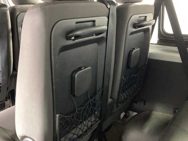 トヨタ ハイエース DX 沖縄県 2014(平26)年 3.5万km シルバーマイカM 禁煙車/１０名乗り/純正オーディオ/ＡＭ　ＦＭ/シートバックドリンクホルダー/リアアンダーミラー/片側スライドドア/純正ドアバイザー/前列フロアマット/ＡＢＳ/横滑り防止装置/キーレス/スペアキー