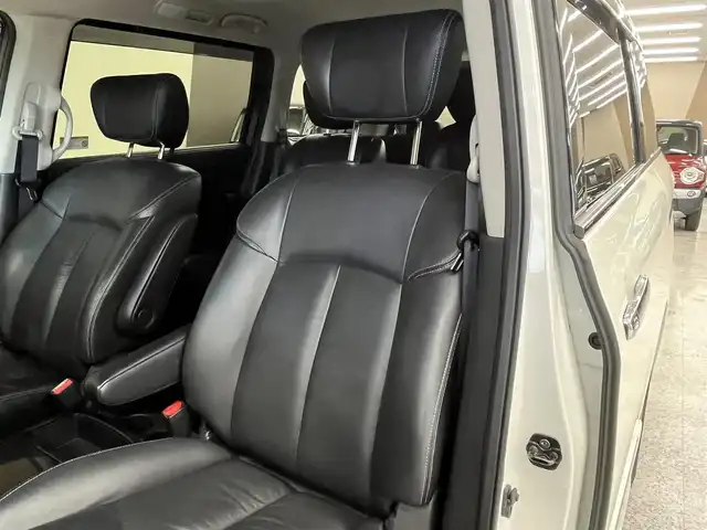 日産 エルグランド 高知県 2013(平25)年 9万km ブリリアントホワイトパール (株)IDOMが運営する【じしゃロン高知店】の自社ローン専用車両になります。こちらは現金またはオートローンご利用時の価格です。自社ローンご希望の方は別途その旨お申付け下さい