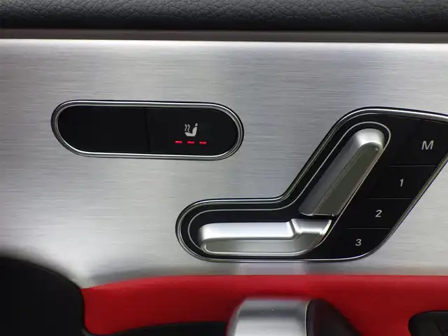 メルセデス・ベンツ ＣＬＡ２００ｄ AMGライン 千葉県 2020(令2)年 2.9万km ポーラホワイト 225/45R18/アクティブブレーキアシスト/アクティブレーンキーピングアシスト/レーンチェンジアシスト/ブラインドスポットアシスト/アテンションアシスト/ヘッドアップディスプレイ/パノラミックスライディングルーフ/コンビレザーシート/前席パワーシート/シートヒーター/純正ナビ/地デジTV/【Bluetooth接続】/360°カメラ/ドライブレコーダー（前後撮影）/革巻きステアリング/ステアリングスイッチ/ETC（2.0）/LEDヘッドライト/ウインカーミラー/純正18インチアルミホイル/サイド/カーテンエアバッグ/キーレスゴー