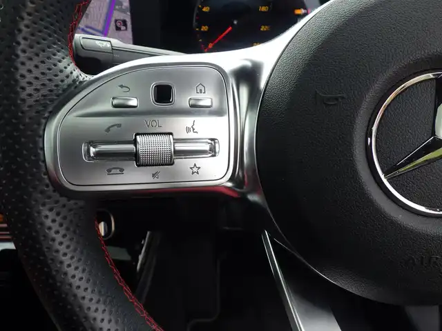 メルセデス・ベンツ ＣＬＡ２００ｄ AMGライン 千葉県 2020(令2)年 2.9万km ポーラホワイト 225/45R18/アクティブブレーキアシスト/アクティブレーンキーピングアシスト/レーンチェンジアシスト/ブラインドスポットアシスト/アテンションアシスト/ヘッドアップディスプレイ/パノラミックスライディングルーフ/コンビレザーシート/前席パワーシート/シートヒーター/純正ナビ/地デジTV/【Bluetooth接続】/360°カメラ/ドライブレコーダー（前後撮影）/革巻きステアリング/ステアリングスイッチ/ETC（2.0）/LEDヘッドライト/ウインカーミラー/純正18インチアルミホイル/サイド/カーテンエアバッグ/キーレスゴー