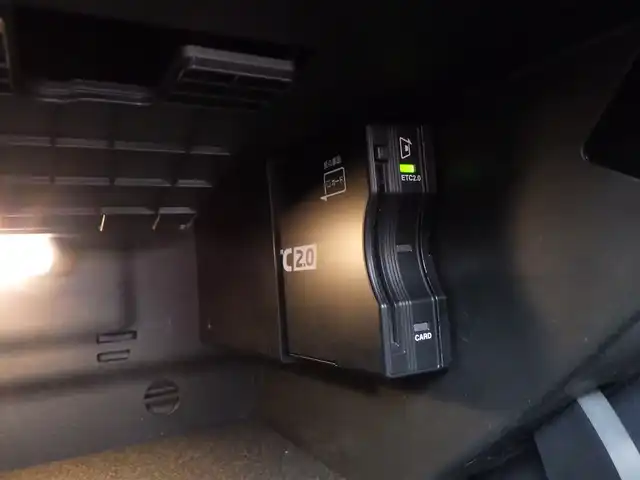 メルセデス・ベンツ ＣＬＡ２００ｄ AMGライン 千葉県 2020(令2)年 2.9万km ポーラホワイト 225/45R18/アクティブブレーキアシスト/アクティブレーンキーピングアシスト/レーンチェンジアシスト/ブラインドスポットアシスト/アテンションアシスト/ヘッドアップディスプレイ/パノラミックスライディングルーフ/コンビレザーシート/前席パワーシート/シートヒーター/純正ナビ/地デジTV/【Bluetooth接続】/360°カメラ/ドライブレコーダー（前後撮影）/革巻きステアリング/ステアリングスイッチ/ETC（2.0）/LEDヘッドライト/ウインカーミラー/純正18インチアルミホイル/サイド/カーテンエアバッグ/キーレスゴー