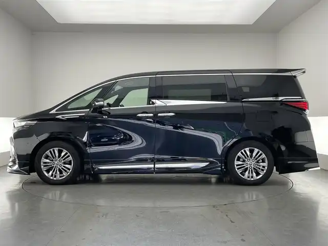 トヨタ アルファードハイブリット Z 愛知県 2023(令5)年 1.5万km ブラック 純正１４型ナビ　左右独立ムーンルーフ　モデリスタエアロ　トヨタチームメイト　アドバンスドパーク　カラーＨＵＤ　純正１２．１後席モニター　デジタルインナーミラー　ＨＤＭＩ　ＡＣ１００Ｖ　衝突軽減　禁煙車　モデリスタREGAL DIGNITY STYLE+クールシャインキット　モデリスタシグネチャーイルミブレード　イルミルーフスポイラー　寒冷地仕様　パワーバックドア　黒レザーシート　シートヒーター　シートベンチレーション　ステアリングヒーター　オットマン　前後ドラレコ　　セーフティセンス　BSM　車線逸脱　追従クルコン　パノラミックビューモニター　コーナーセンサー　
