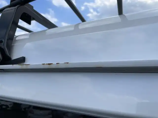 ダイハツ アトレー バン RS 岡山県 2022(令4)年 4万km シャイニングホワイトパール 登録時走行距離：39206km/ワンオーナー/禁煙車/4WD/ルーフキャリア/ATOTOディスプレイオーディオ/クルーズコントロール(追従走行あり)/衝突被害軽減システム/車線逸脱警報（レーンキープアシスト）/コーナーセンサー/ドライブレコーダー/ビルトインETC/両側パワースライドドア/ステアリングスイッチ/デジタルインナーミラー/純正LEDヘッドライト/フォグライト/オートライト/プッシュスタート/スマートキー/スペアキー/アイドリングストップ/純正ホイールカバー/電動格納ミラー/フロアマット/横滑防止装置/盗難防止装置/取扱説明書/新車時整備手帳（保証書）