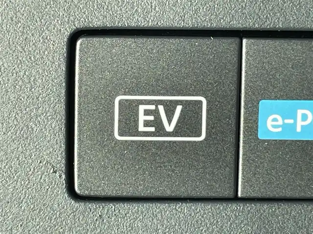 日産 セレナ マルチベッド e－パワーHWS V 兵庫県 2023(令5)年 3.9万km 白 純正12インチディスプレイオーディオ/マルチベッドキッド/アラウンドビューモニター/両側パワースライドドア/デジタルインナーミラー/シートヒーター/ステアリングヒーター/ビルトインETC/Bluetooth接続/アップルカープレイ/アンドロイドオート/フルセグTV/スイッチスタート/LEDヘッドライト/オートライト