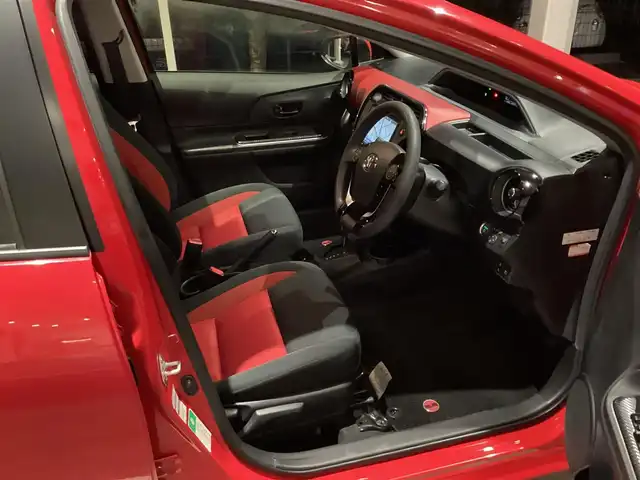 トヨタ アクア S 愛知県 2017(平29)年 3.8万km スーパーレッドⅤ スマートキー　プッシュスタート　純正ＳＤナビ　フルセグ　バックカメラ　フルセグ　シートヒーター　ドライブレコーダー　オートライト　ＡＨＢ　ＬＤＡ　ＰＣＳ　社外アルミ　ビルトインＥＴＣ　Ｂｌｕｅｔｏｏｔ