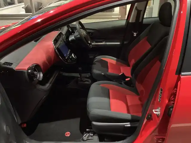 トヨタ アクア S 愛知県 2017(平29)年 3.8万km スーパーレッドⅤ スマートキー　プッシュスタート　純正ＳＤナビ　フルセグ　バックカメラ　フルセグ　シートヒーター　ドライブレコーダー　オートライト　ＡＨＢ　ＬＤＡ　ＰＣＳ　社外アルミ　ビルトインＥＴＣ　Ｂｌｕｅｔｏｏｔ