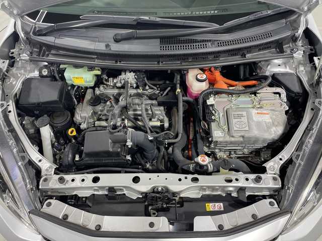 トヨタ アクア 神奈川県 2018(平30)年 3.4万km シルバー 純正9インチナビ/セーフティセンスC/サイドエアロ/バックカメラ/ETC/LEDヘッドライト/カーテシランプ/シートヒーター/ドライブレコーダー前後/クルーズコントロール/スマートキー/衝突軽減システム/横滑り防止装置/車線逸脱警報/アイドリングストップ/フォグランプ/オートライト/ウィンカーミラー/電動格納ミラー/プッシュスタート