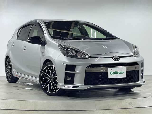 トヨタ アクア 神奈川県 2018(平30)年 3.4万km シルバー 純正9インチナビ/セーフティセンスC/サイドエアロ/バックカメラ/ETC/LEDヘッドライト/カーテシランプ/シートヒーター/ドライブレコーダー前後/クルーズコントロール/スマートキー/衝突軽減システム/横滑り防止装置/車線逸脱警報/アイドリングストップ/フォグランプ/オートライト/ウィンカーミラー/電動格納ミラー/プッシュスタート