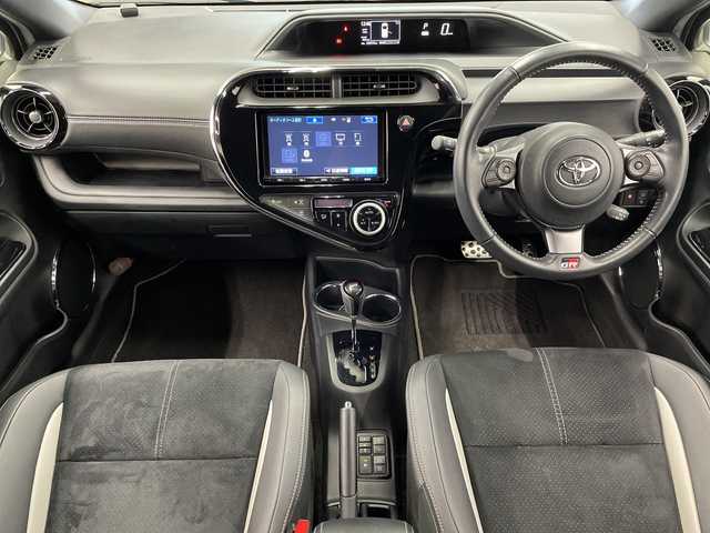 トヨタ アクア 神奈川県 2018(平30)年 3.4万km シルバー 純正9インチナビ/セーフティセンスC/サイドエアロ/バックカメラ/ETC/LEDヘッドライト/カーテシランプ/シートヒーター/ドライブレコーダー前後/クルーズコントロール/スマートキー/衝突軽減システム/横滑り防止装置/車線逸脱警報/アイドリングストップ/フォグランプ/オートライト/ウィンカーミラー/電動格納ミラー/プッシュスタート