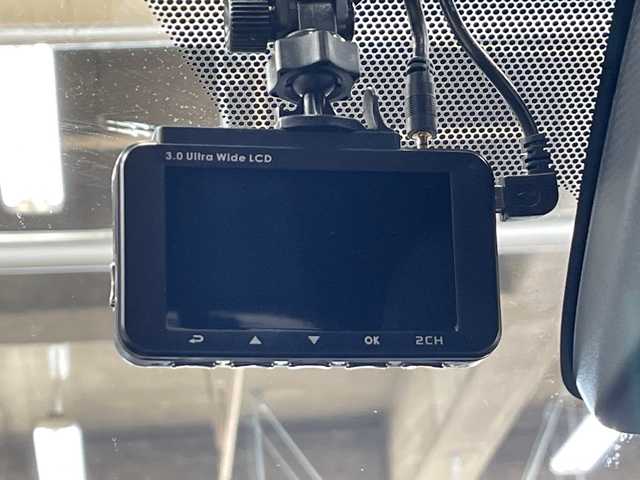 トヨタ アクア 神奈川県 2018(平30)年 3.4万km シルバー 純正9インチナビ/セーフティセンスC/サイドエアロ/バックカメラ/ETC/LEDヘッドライト/カーテシランプ/シートヒーター/ドライブレコーダー前後/クルーズコントロール/スマートキー/衝突軽減システム/横滑り防止装置/車線逸脱警報/アイドリングストップ/フォグランプ/オートライト/ウィンカーミラー/電動格納ミラー/プッシュスタート