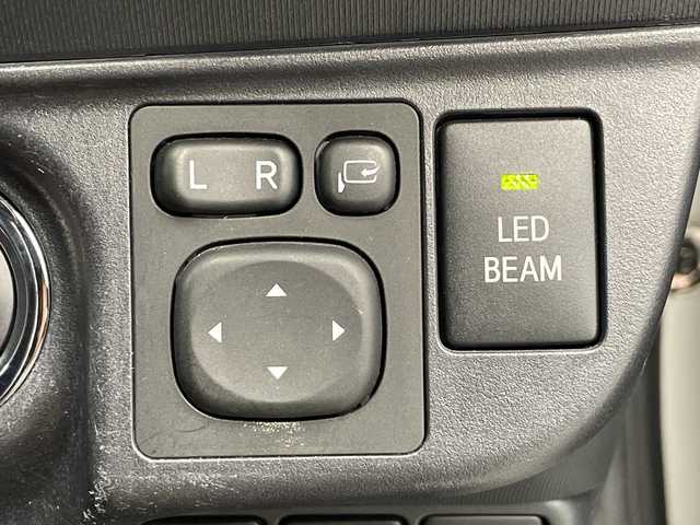 トヨタ アクア 神奈川県 2018(平30)年 3.4万km シルバー 純正9インチナビ/セーフティセンスC/サイドエアロ/バックカメラ/ETC/LEDヘッドライト/カーテシランプ/シートヒーター/ドライブレコーダー前後/クルーズコントロール/スマートキー/衝突軽減システム/横滑り防止装置/車線逸脱警報/アイドリングストップ/フォグランプ/オートライト/ウィンカーミラー/電動格納ミラー/プッシュスタート