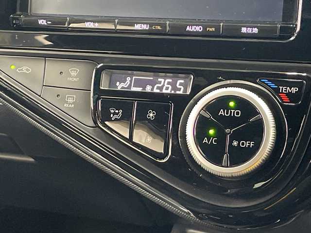 トヨタ アクア 神奈川県 2018(平30)年 3.4万km シルバー 純正9インチナビ/セーフティセンスC/サイドエアロ/バックカメラ/ETC/LEDヘッドライト/カーテシランプ/シートヒーター/ドライブレコーダー前後/クルーズコントロール/スマートキー/衝突軽減システム/横滑り防止装置/車線逸脱警報/アイドリングストップ/フォグランプ/オートライト/ウィンカーミラー/電動格納ミラー/プッシュスタート