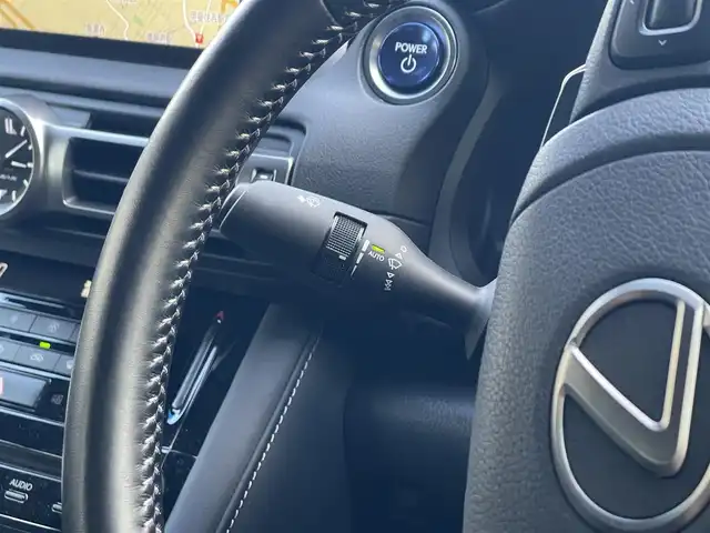 レクサス ＩＳ 300h Fスポーツ 山梨県 2021(令3)年 2.7万km ソニッククロム 純正１０．３メモリナビ　/フルセグ　/ＢＴ　/黒革　/シートＨ　/ステアリングＨ　/Ｐシート　/ＬＥＤ　/Ａライト　/ＥＴＣ　/ＡＣＣ　/ＢＳＡ　/ＬＫＡ　/前後ドラレコ　/純正１９ＡＷ　/コーナーセンサー　/保証書