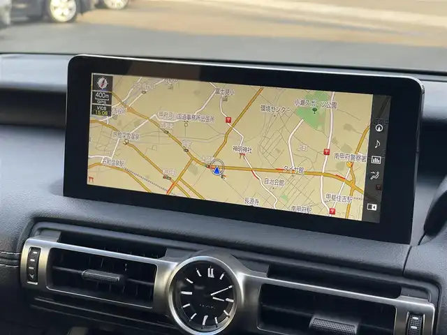 レクサス ＩＳ 300h Fスポーツ 山梨県 2021(令3)年 2.7万km ソニッククロム 純正１０．３メモリナビ　/フルセグ　/ＢＴ　/黒革　/シートＨ　/ステアリングＨ　/Ｐシート　/ＬＥＤ　/Ａライト　/ＥＴＣ　/ＡＣＣ　/ＢＳＡ　/ＬＫＡ　/前後ドラレコ　/純正１９ＡＷ　/コーナーセンサー　/保証書