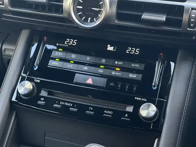 レクサス ＩＳ 300h Fスポーツ 山梨県 2021(令3)年 2.7万km ソニッククロム 純正１０．３メモリナビ　/フルセグ　/ＢＴ　/黒革　/シートＨ　/ステアリングＨ　/Ｐシート　/ＬＥＤ　/Ａライト　/ＥＴＣ　/ＡＣＣ　/ＢＳＡ　/ＬＫＡ　/前後ドラレコ　/純正１９ＡＷ　/コーナーセンサー　/保証書