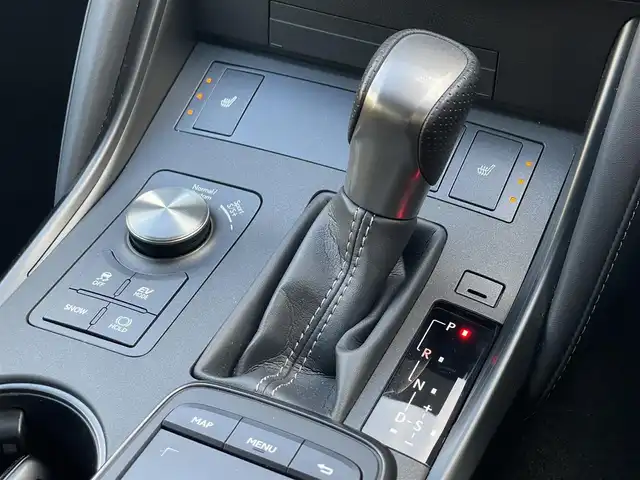 レクサス ＩＳ 300h Fスポーツ 山梨県 2021(令3)年 2.7万km ソニッククロム 純正１０．３メモリナビ　/フルセグ　/ＢＴ　/黒革　/シートＨ　/ステアリングＨ　/Ｐシート　/ＬＥＤ　/Ａライト　/ＥＴＣ　/ＡＣＣ　/ＢＳＡ　/ＬＫＡ　/前後ドラレコ　/純正１９ＡＷ　/コーナーセンサー　/保証書