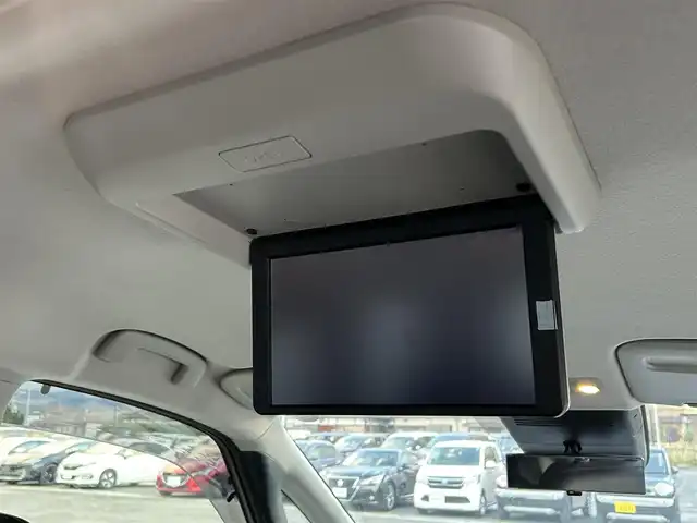 日産 セレナ e－パワー ハイウェイスター V 熊本県 2023(令5)年 0.6万km ダークメタルグレー ワンオーナー/純正メモリナビ/AM/FM/BT/USB/AppleCarPlay/AndroidAuto/フルセグTV/バックカメラ（全周囲カメラ）/純正フリップダウンモニター/ETC2.0/ABS/横滑り防止装置/インテリジェントクルーズコントロール（操舵支援）/車線逸脱警報/車線逸脱防止支援/後側方車両検知警報/後側方衝突防止支援/前方衝突防止支援/踏み間違い衝突防止支援/ブラインドスポットモニター/先行車発進お知らせ/ふらつき警報/置くだけ充電/電子パーキング/オートブレーキホールド/合皮シート/シートヒーター（D/N/2列目）/ウォークスルー/3列シート/LEDヘッドライト/フォグランプ/オートライト/オートハイビーム/電動格納ミラー/ウィンカーミラー/ドアバイザー/純正フロアマット