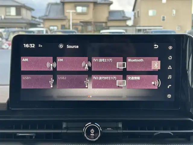 日産 セレナ e－パワー ハイウェイスター V 熊本県 2023(令5)年 0.6万km ダークメタルグレー ワンオーナー/純正メモリナビ/AM/FM/BT/USB/AppleCarPlay/AndroidAuto/フルセグTV/バックカメラ（全周囲カメラ）/純正フリップダウンモニター/ETC2.0/ABS/横滑り防止装置/インテリジェントクルーズコントロール（操舵支援）/車線逸脱警報/車線逸脱防止支援/後側方車両検知警報/後側方衝突防止支援/前方衝突防止支援/踏み間違い衝突防止支援/ブラインドスポットモニター/先行車発進お知らせ/ふらつき警報/置くだけ充電/電子パーキング/オートブレーキホールド/合皮シート/シートヒーター（D/N/2列目）/ウォークスルー/3列シート/LEDヘッドライト/フォグランプ/オートライト/オートハイビーム/電動格納ミラー/ウィンカーミラー/ドアバイザー/純正フロアマット