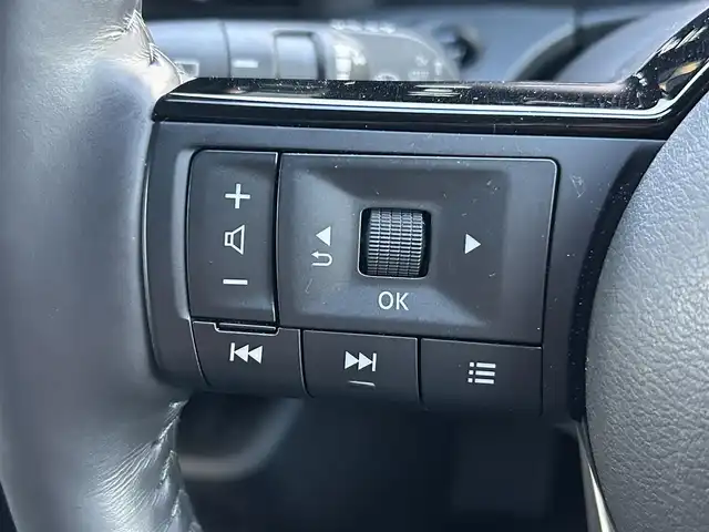 日産 セレナ e－パワー ハイウェイスター V 熊本県 2023(令5)年 0.6万km ダークメタルグレー ワンオーナー/純正メモリナビ/AM/FM/BT/USB/AppleCarPlay/AndroidAuto/フルセグTV/バックカメラ（全周囲カメラ）/純正フリップダウンモニター/ETC2.0/ABS/横滑り防止装置/インテリジェントクルーズコントロール（操舵支援）/車線逸脱警報/車線逸脱防止支援/後側方車両検知警報/後側方衝突防止支援/前方衝突防止支援/踏み間違い衝突防止支援/ブラインドスポットモニター/先行車発進お知らせ/ふらつき警報/置くだけ充電/電子パーキング/オートブレーキホールド/合皮シート/シートヒーター（D/N/2列目）/ウォークスルー/3列シート/LEDヘッドライト/フォグランプ/オートライト/オートハイビーム/電動格納ミラー/ウィンカーミラー/ドアバイザー/純正フロアマット