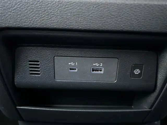 日産 セレナ e－パワー ハイウェイスター V 熊本県 2023(令5)年 0.6万km ダークメタルグレー ワンオーナー/純正メモリナビ/AM/FM/BT/USB/AppleCarPlay/AndroidAuto/フルセグTV/バックカメラ（全周囲カメラ）/純正フリップダウンモニター/ETC2.0/ABS/横滑り防止装置/インテリジェントクルーズコントロール（操舵支援）/車線逸脱警報/車線逸脱防止支援/後側方車両検知警報/後側方衝突防止支援/前方衝突防止支援/踏み間違い衝突防止支援/ブラインドスポットモニター/先行車発進お知らせ/ふらつき警報/置くだけ充電/電子パーキング/オートブレーキホールド/合皮シート/シートヒーター（D/N/2列目）/ウォークスルー/3列シート/LEDヘッドライト/フォグランプ/オートライト/オートハイビーム/電動格納ミラー/ウィンカーミラー/ドアバイザー/純正フロアマット