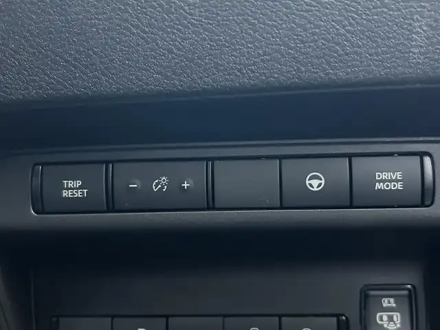 日産 セレナ e－パワー ハイウェイスター V 熊本県 2023(令5)年 0.6万km ダークメタルグレー ワンオーナー/純正メモリナビ/AM/FM/BT/USB/AppleCarPlay/AndroidAuto/フルセグTV/バックカメラ（全周囲カメラ）/純正フリップダウンモニター/ETC2.0/ABS/横滑り防止装置/インテリジェントクルーズコントロール（操舵支援）/車線逸脱警報/車線逸脱防止支援/後側方車両検知警報/後側方衝突防止支援/前方衝突防止支援/踏み間違い衝突防止支援/ブラインドスポットモニター/先行車発進お知らせ/ふらつき警報/置くだけ充電/電子パーキング/オートブレーキホールド/合皮シート/シートヒーター（D/N/2列目）/ウォークスルー/3列シート/LEDヘッドライト/フォグランプ/オートライト/オートハイビーム/電動格納ミラー/ウィンカーミラー/ドアバイザー/純正フロアマット