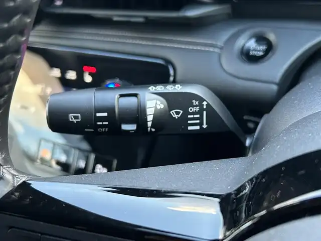 日産 セレナ e－パワー ハイウェイスター V 熊本県 2023(令5)年 0.6万km ダークメタルグレー ワンオーナー/純正メモリナビ/AM/FM/BT/USB/AppleCarPlay/AndroidAuto/フルセグTV/バックカメラ（全周囲カメラ）/純正フリップダウンモニター/ETC2.0/ABS/横滑り防止装置/インテリジェントクルーズコントロール（操舵支援）/車線逸脱警報/車線逸脱防止支援/後側方車両検知警報/後側方衝突防止支援/前方衝突防止支援/踏み間違い衝突防止支援/ブラインドスポットモニター/先行車発進お知らせ/ふらつき警報/置くだけ充電/電子パーキング/オートブレーキホールド/合皮シート/シートヒーター（D/N/2列目）/ウォークスルー/3列シート/LEDヘッドライト/フォグランプ/オートライト/オートハイビーム/電動格納ミラー/ウィンカーミラー/ドアバイザー/純正フロアマット