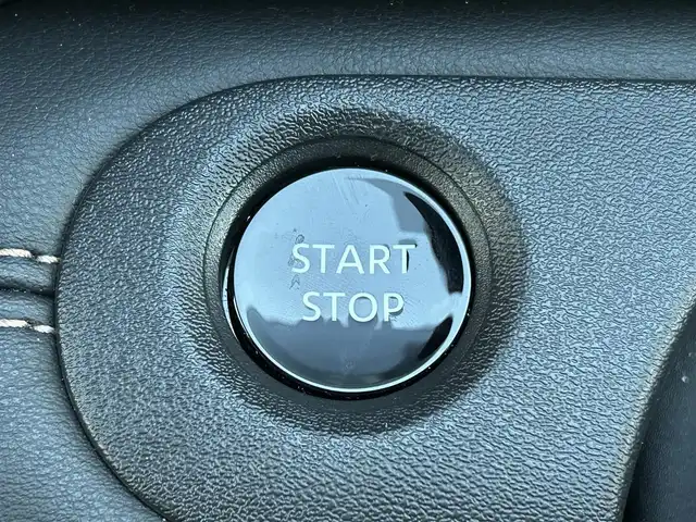 日産 セレナ e－パワー ハイウェイスター V 熊本県 2023(令5)年 0.6万km ダークメタルグレー ワンオーナー/純正メモリナビ/AM/FM/BT/USB/AppleCarPlay/AndroidAuto/フルセグTV/バックカメラ（全周囲カメラ）/純正フリップダウンモニター/ETC2.0/ABS/横滑り防止装置/インテリジェントクルーズコントロール（操舵支援）/車線逸脱警報/車線逸脱防止支援/後側方車両検知警報/後側方衝突防止支援/前方衝突防止支援/踏み間違い衝突防止支援/ブラインドスポットモニター/先行車発進お知らせ/ふらつき警報/置くだけ充電/電子パーキング/オートブレーキホールド/合皮シート/シートヒーター（D/N/2列目）/ウォークスルー/3列シート/LEDヘッドライト/フォグランプ/オートライト/オートハイビーム/電動格納ミラー/ウィンカーミラー/ドアバイザー/純正フロアマット