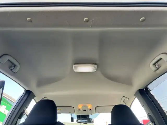 トヨタ プリウス Sセーフティプラス 静岡県 2018(平30)年 4.6万km ホワイトパールクリスタルシャイン エンジンスタートボタン/パワーウィンドウ/パワーステアリング/パーキングアシスト/アイドリングストップ/スマートキー/オートエアコン/レーダークルーズコントロール/ＥＴＣ2.0/純正9インチナビ（CD/DVD/BT/フルセグ）/バックカメラ/ドライブレコーダー/フロアマット/布シート/純正アルミホイール/ABS/横滑り防止装置/コーナーセンサー前後/レーンキープアシスト/オートライト/オートマチックハイビーム/LEDヘッドライト/Ｗ+サイドエアバッグ/衝突軽減システム