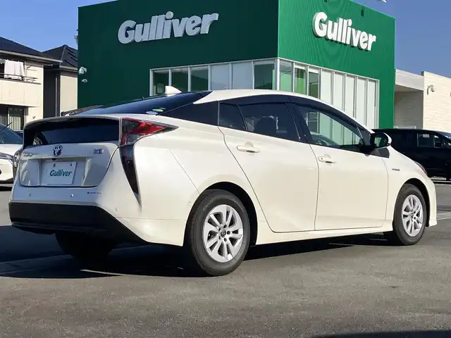 トヨタ プリウス Sセーフティプラス 静岡県 2018(平30)年 4.6万km ホワイトパールクリスタルシャイン エンジンスタートボタン/パワーウィンドウ/パワーステアリング/パーキングアシスト/アイドリングストップ/スマートキー/オートエアコン/レーダークルーズコントロール/ＥＴＣ2.0/純正9インチナビ（CD/DVD/BT/フルセグ）/バックカメラ/ドライブレコーダー/フロアマット/布シート/純正アルミホイール/ABS/横滑り防止装置/コーナーセンサー前後/レーンキープアシスト/オートライト/オートマチックハイビーム/LEDヘッドライト/Ｗ+サイドエアバッグ/衝突軽減システム