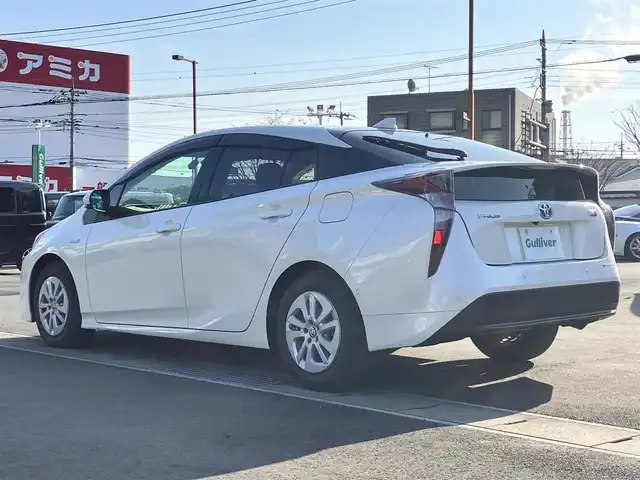 トヨタ プリウス Sセーフティプラス 静岡県 2018(平30)年 4.6万km ホワイトパールクリスタルシャイン エンジンスタートボタン/パワーウィンドウ/パワーステアリング/パーキングアシスト/アイドリングストップ/スマートキー/オートエアコン/レーダークルーズコントロール/ＥＴＣ2.0/純正9インチナビ（CD/DVD/BT/フルセグ）/バックカメラ/ドライブレコーダー/フロアマット/布シート/純正アルミホイール/ABS/横滑り防止装置/コーナーセンサー前後/レーンキープアシスト/オートライト/オートマチックハイビーム/LEDヘッドライト/Ｗ+サイドエアバッグ/衝突軽減システム