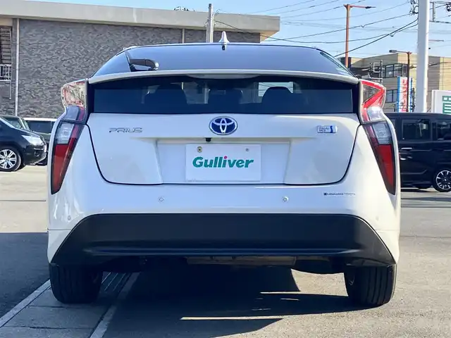 トヨタ プリウス Sセーフティプラス 静岡県 2018(平30)年 4.6万km ホワイトパールクリスタルシャイン エンジンスタートボタン/パワーウィンドウ/パワーステアリング/パーキングアシスト/アイドリングストップ/スマートキー/オートエアコン/レーダークルーズコントロール/ＥＴＣ2.0/純正9インチナビ（CD/DVD/BT/フルセグ）/バックカメラ/ドライブレコーダー/フロアマット/布シート/純正アルミホイール/ABS/横滑り防止装置/コーナーセンサー前後/レーンキープアシスト/オートライト/オートマチックハイビーム/LEDヘッドライト/Ｗ+サイドエアバッグ/衝突軽減システム