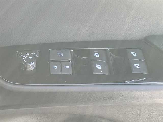 トヨタ プリウス Sセーフティプラス 静岡県 2018(平30)年 4.6万km ホワイトパールクリスタルシャイン エンジンスタートボタン/パワーウィンドウ/パワーステアリング/パーキングアシスト/アイドリングストップ/スマートキー/オートエアコン/レーダークルーズコントロール/ＥＴＣ2.0/純正9インチナビ（CD/DVD/BT/フルセグ）/バックカメラ/ドライブレコーダー/フロアマット/布シート/純正アルミホイール/ABS/横滑り防止装置/コーナーセンサー前後/レーンキープアシスト/オートライト/オートマチックハイビーム/LEDヘッドライト/Ｗ+サイドエアバッグ/衝突軽減システム