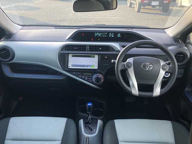 トヨタ アクア S 福岡県 2014(平26)年 6.7万km シルバーM 純正メモリナビ/バックカメラ/Bluetooth/ワンセグＴＶ/プッシュスタート/ステアリングスイッチ/オートライト/純正フロアマット/ドアバイザー/ヘッドライトレベライザー