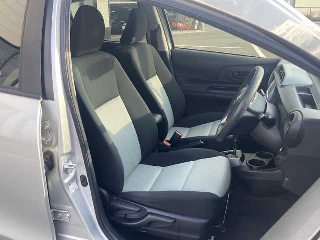 トヨタ アクア S 福岡県 2014(平26)年 6.7万km シルバーM 純正メモリナビ/バックカメラ/Bluetooth/ワンセグＴＶ/プッシュスタート/ステアリングスイッチ/オートライト/純正フロアマット/ドアバイザー/ヘッドライトレベライザー