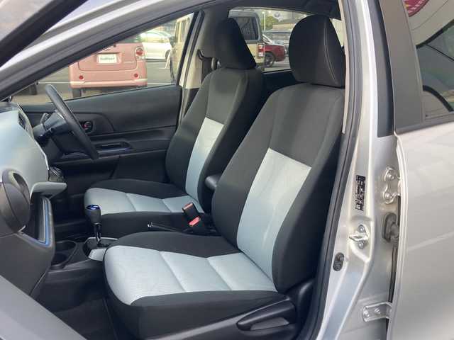 トヨタ アクア S 福岡県 2014(平26)年 6.7万km シルバーM 純正メモリナビ/バックカメラ/Bluetooth/ワンセグＴＶ/プッシュスタート/ステアリングスイッチ/オートライト/純正フロアマット/ドアバイザー/ヘッドライトレベライザー