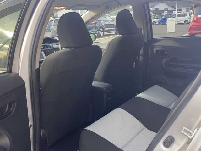 トヨタ アクア S 福岡県 2014(平26)年 6.7万km シルバーM 純正メモリナビ/バックカメラ/Bluetooth/ワンセグＴＶ/プッシュスタート/ステアリングスイッチ/オートライト/純正フロアマット/ドアバイザー/ヘッドライトレベライザー