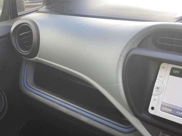 トヨタ アクア S 福岡県 2014(平26)年 6.7万km シルバーM 純正メモリナビ/バックカメラ/Bluetooth/ワンセグＴＶ/プッシュスタート/ステアリングスイッチ/オートライト/純正フロアマット/ドアバイザー/ヘッドライトレベライザー