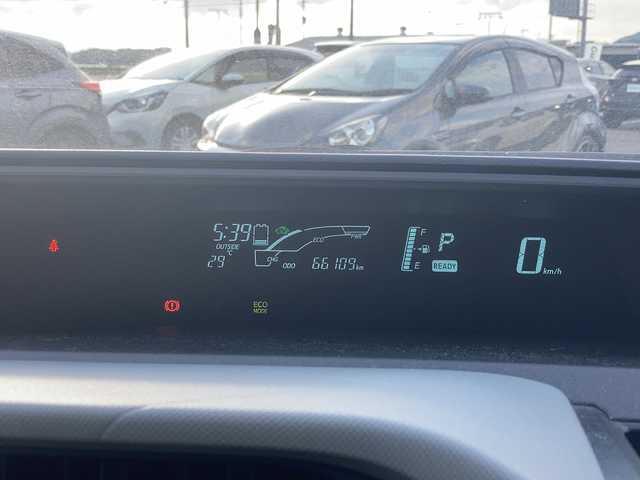 トヨタ アクア S 福岡県 2014(平26)年 6.7万km シルバーM 純正メモリナビ/バックカメラ/Bluetooth/ワンセグＴＶ/プッシュスタート/ステアリングスイッチ/オートライト/純正フロアマット/ドアバイザー/ヘッドライトレベライザー