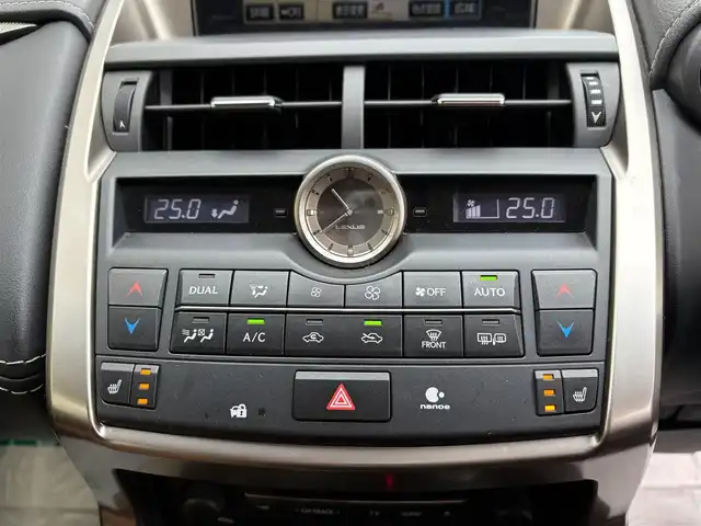 レクサス ＮＸ 200t Iパッケージ 福岡県 2015(平27)年 7.2万km ソニッククォーツ 純正ナビ(Bluetooth/CD/DVD/Blu-ray)/フルセグTV/バックカメラ/ビルトインETC/クルーズコントロール/ビークルスタビリティコントロール/IC付ターボ/角型三眼LEDヘッドランプ/オートライト/オートエアコン/本革巻きステアリング/ステアリングスイッチ/ステアリングヒーター/パドルシフト/合皮シート/前席パワーシート/シートヒーター/D席ポジションメモリー付/純正OP18インチアルミホイール/スマートキー/スマートエントリー/スタートシステム/禁煙車