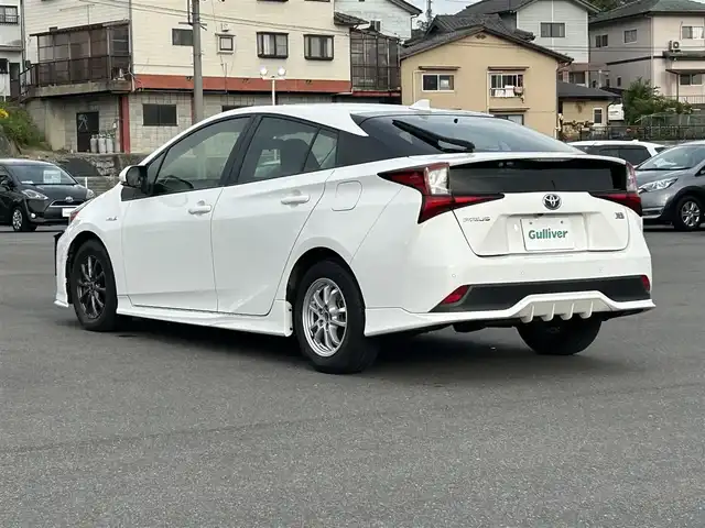 トヨタ プリウス S 岡山県 2019(平31)年 9.6万km スーパーホワイトⅡ トヨタセーフティセンス/純正7インチナビ/フルセグTV/DVD/Bluetooth/バックカメラ/ビルトインETC/ドライブレコーダー/アダプティブクルーズコントロール/スマートキー/プッシュEgスタート/ステアリングリモコン/LEDオートライト/LEDフォグランプ/スタッドレスタイヤ/横滑り防止装置/保証書/取説